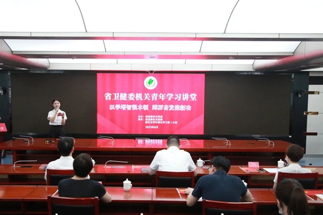8名青年結(jié)合個(gè)人工作實(shí)際，分別就“以學(xué)增智，著力提升政治能力、思維能力、實(shí)踐能力”進(jìn)行主題宣講和學(xué)習(xí)心得分享。福建省衛(wèi)健委供圖