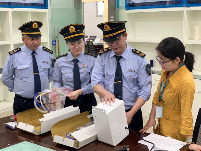 凈水器企業(yè)現(xiàn)場監(jiān)督檢查。福建省衛(wèi)健委供圖