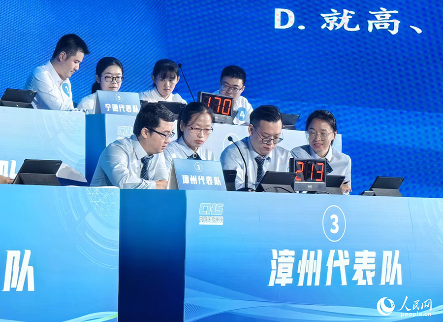 每支代表隊(duì)由四名業(yè)務(wù)骨干組成，在比賽中需計(jì)算個(gè)人得分，同時(shí)累計(jì)成為團(tuán)體得分。人民網(wǎng) 葉青卿攝