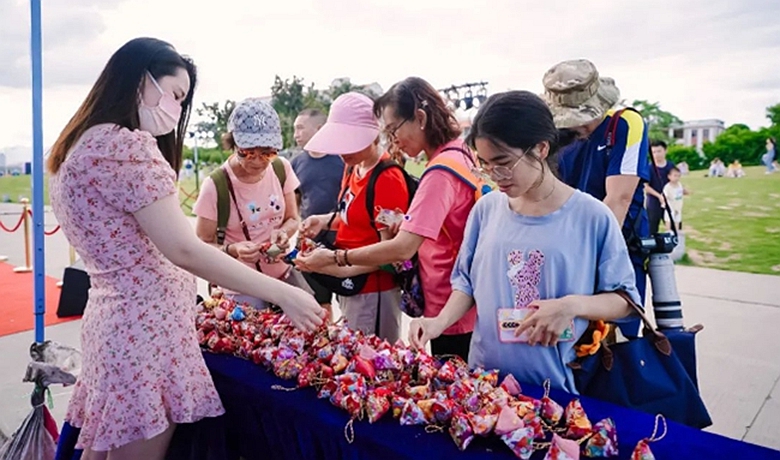 廈門(mén)集美：打卡主題玩法 在十里長(zhǎng)堤唱響平安之歌