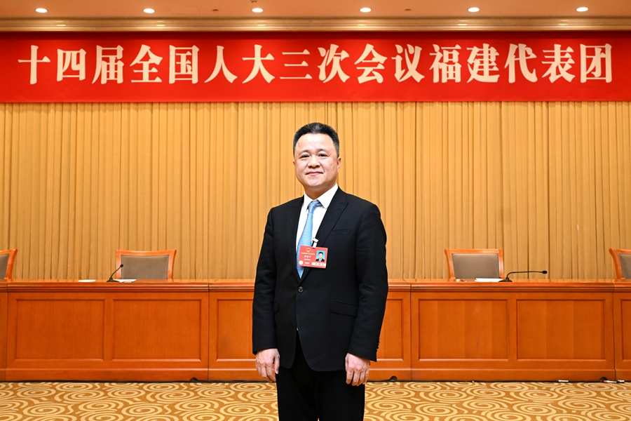 全國人大代表、致公黨福建省委會(huì)主委、福建省金融投資有限責(zé)任公司總經(jīng)理羅恩平。受訪者供圖