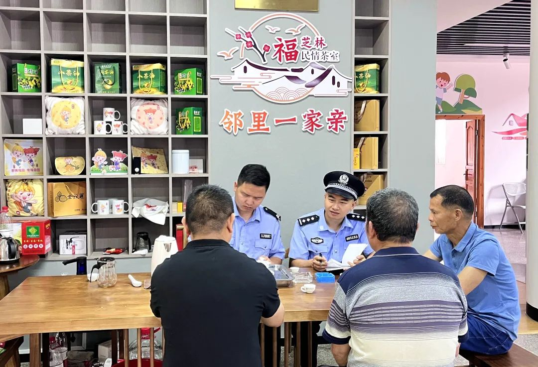 設(shè)置“民情茶室”，開展調(diào)解工作。安溪縣公安局供圖