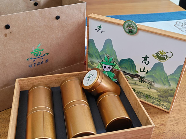 實(shí)踐隊設(shè)計的壽寧高山茶產(chǎn)品包裝、“茶小俠”IP文創(chuàng)、LOGO