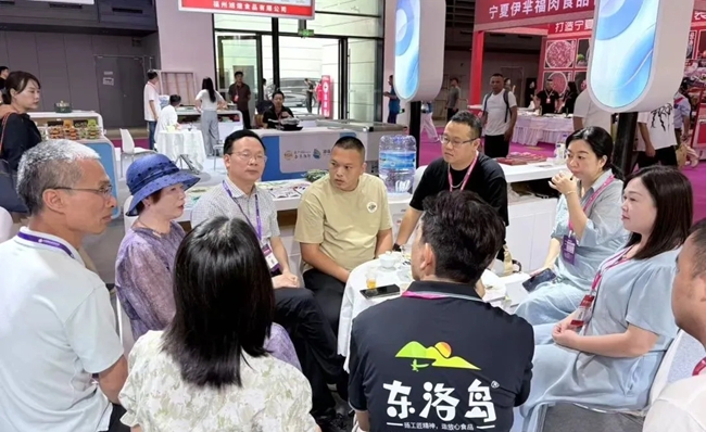 利用博覽會(huì)閑暇之余，連江縣組織參展企業(yè)交流探討“海連江”產(chǎn)品營(yíng)銷經(jīng)驗(yàn)