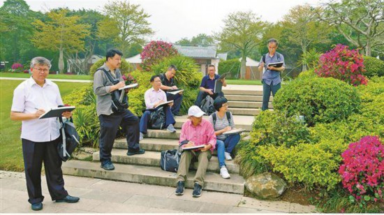 廈門市委老干部局組織老干部藝術(shù)家圍繞生態(tài)文明建設(shè)“廈門實(shí)踐”主題創(chuàng)作作品。