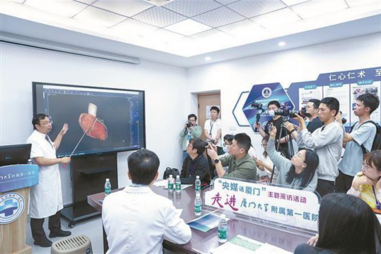 2025年2月，廈大附屬第一醫(yī)院在全市率先接入并本地化部署DeepSeek大模型。
