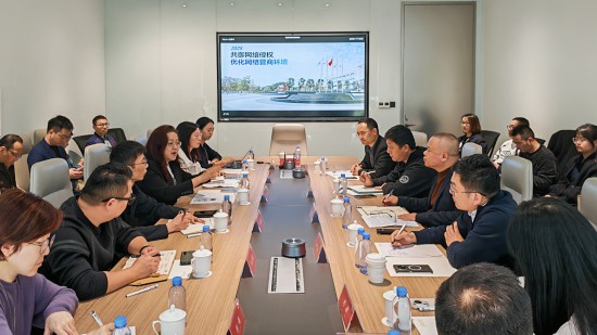 泉州市委網(wǎng)信辦針對(duì)企業(yè)痛點(diǎn)難點(diǎn)，指導(dǎo)安踏、九牧等重點(diǎn)企業(yè)建立“應(yīng)對(duì)網(wǎng)絡(luò)侵權(quán)信息協(xié)同工作機(jī)制”。